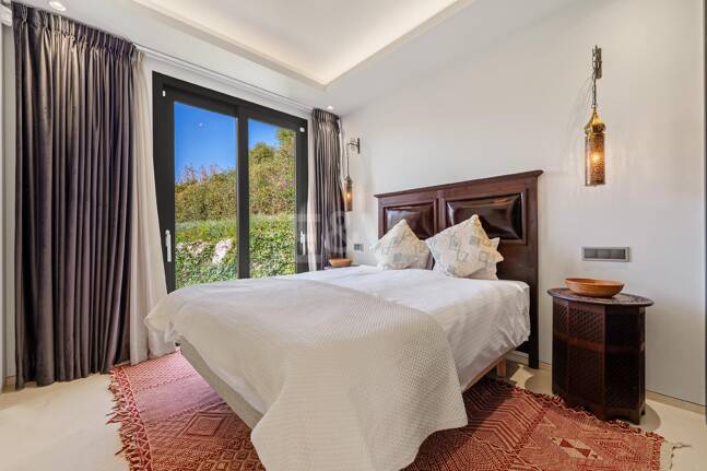 Villa contemporánea con impresionantes vistas en comunidad cerrada