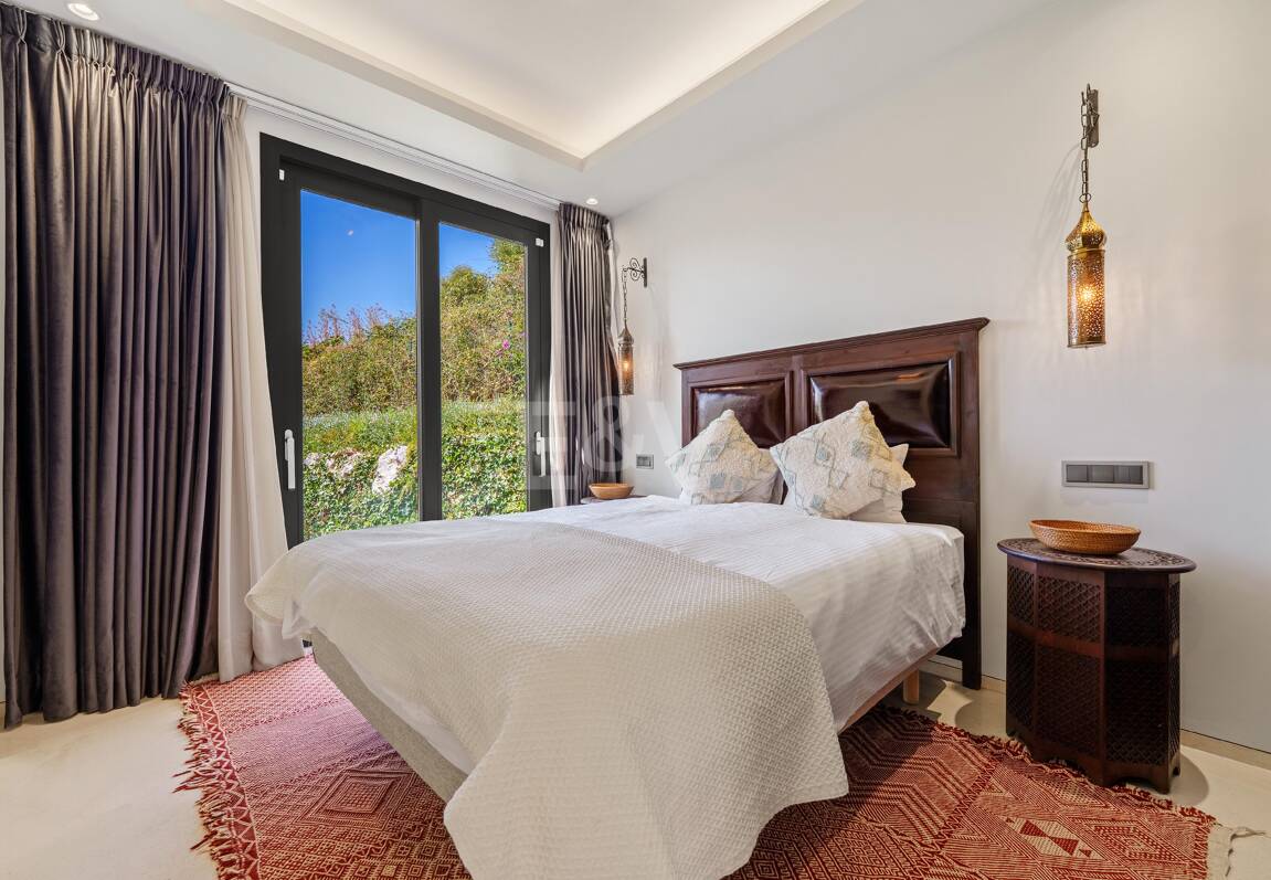 Villa contemporánea con impresionantes vistas en comunidad cerrada