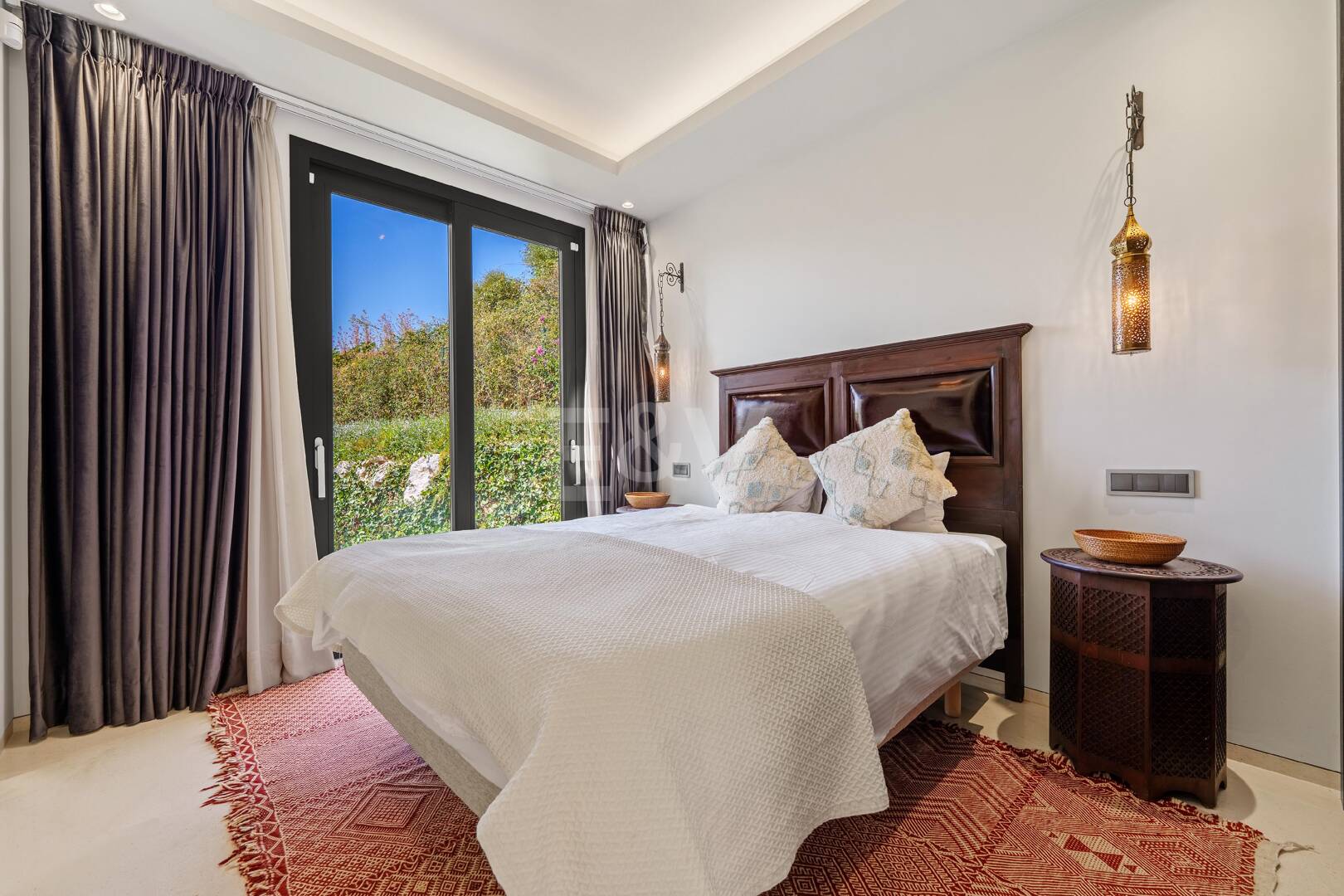 Villa contemporánea con impresionantes vistas en comunidad cerrada