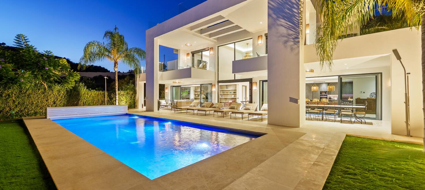 Moderne Villa mit atemberaubender Aussicht in geschlossener Wohnanlage