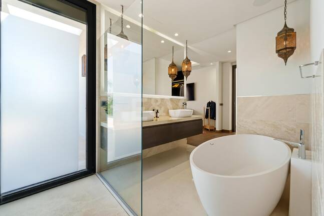 Villa contemporánea con impresionantes vistas en comunidad cerrada