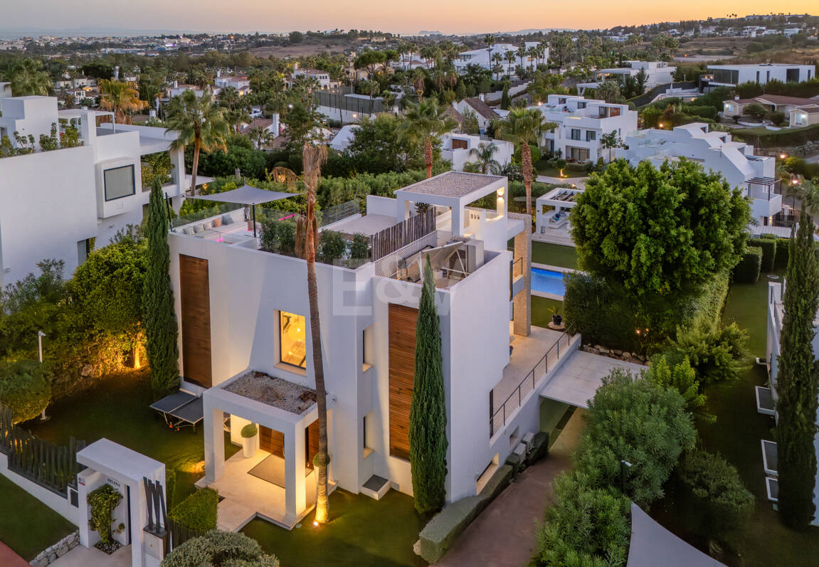 Villa contemporánea en comunidad cerrada en Nueva Andalucía