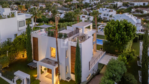 Contemporary Villa in gated community in Nueva Andalucia