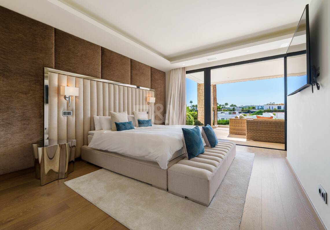 Contemporary Villa in Gated Community in Nueva Andalucía