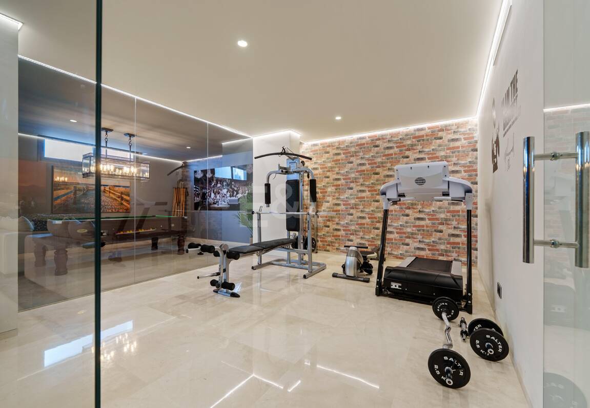 Villa contemporánea en comunidad cerrada en Nueva Andalucía