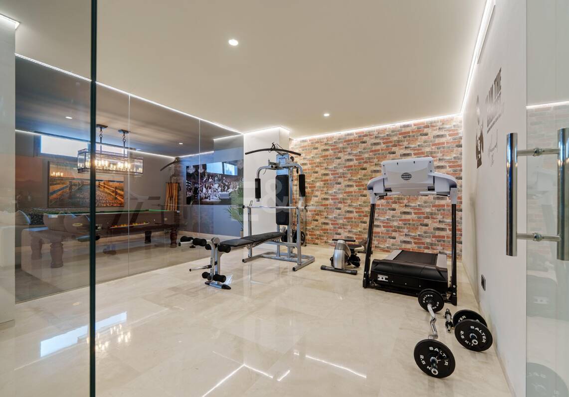 Contemporary Villa in Gated Community in Nueva Andalucía