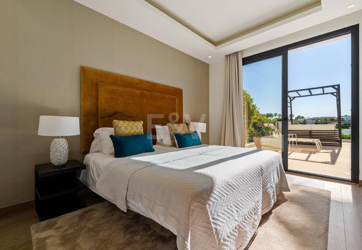 Villa contemporánea en comunidad cerrada en Nueva Andalucía