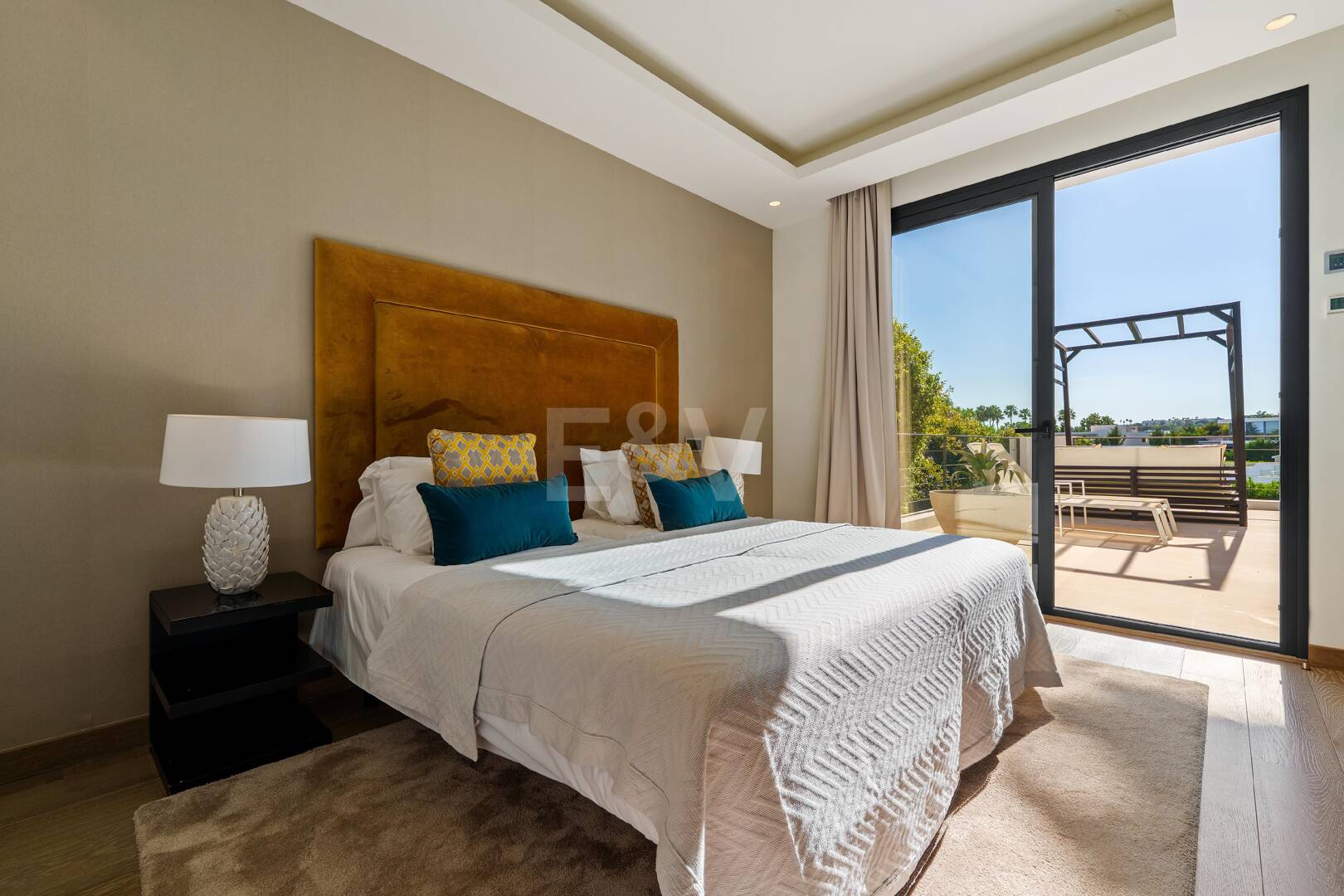 Villa contemporánea en comunidad cerrada en Nueva Andalucía