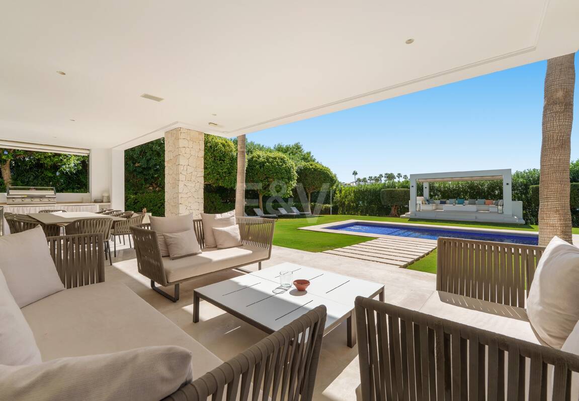 Villa contemporánea en comunidad cerrada en Nueva Andalucía