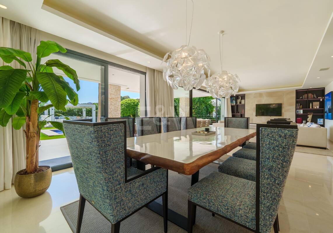 Contemporary Villa in Gated Community in Nueva Andalucía