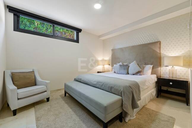 Villa contemporánea en comunidad cerrada en Nueva Andalucía