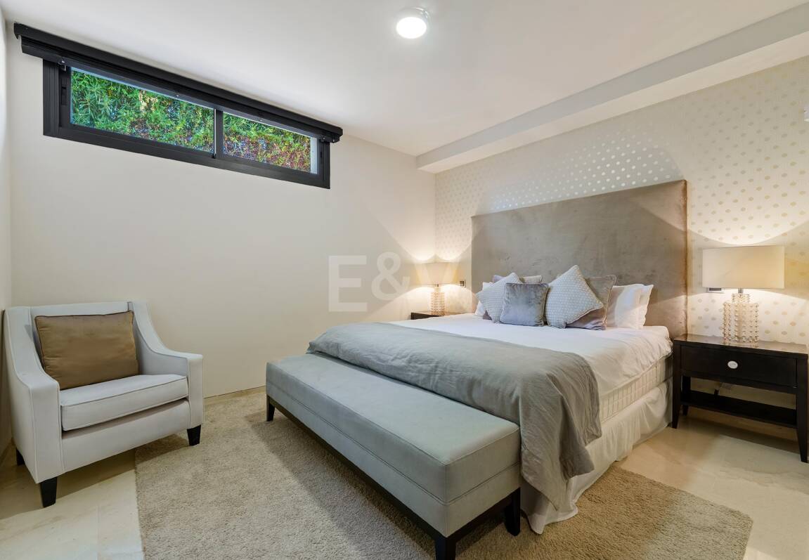 Villa contemporánea en comunidad cerrada en Nueva Andalucía