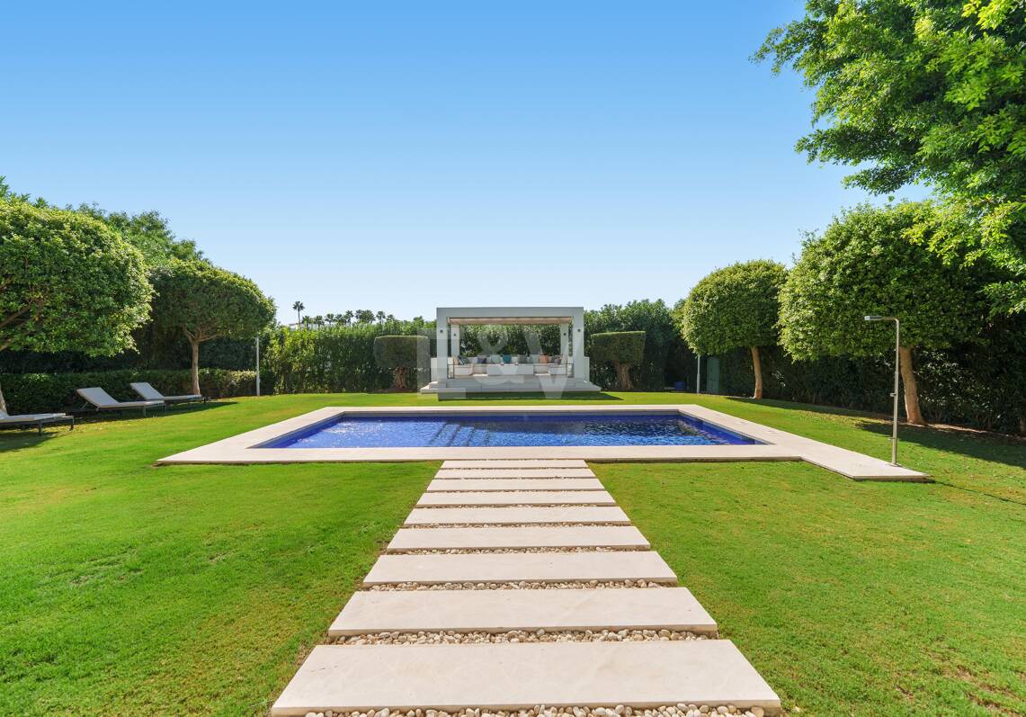 Contemporary Villa in Gated Community in Nueva Andalucía