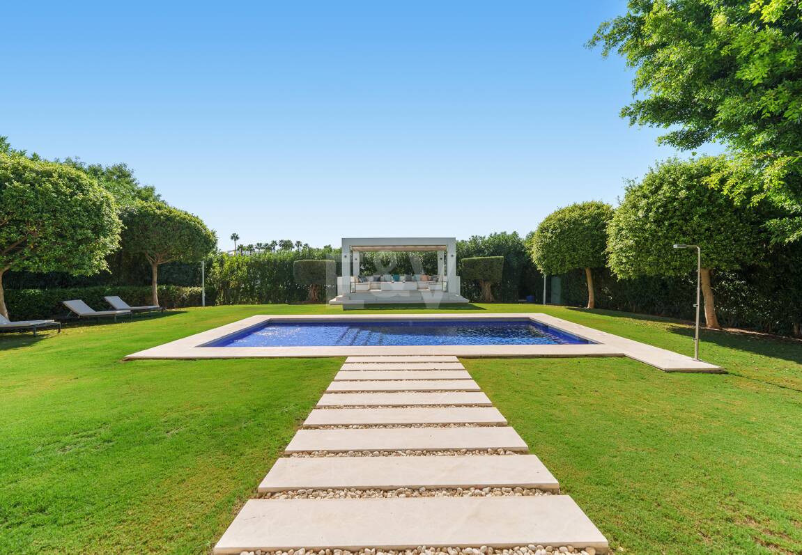 Villa contemporánea en comunidad cerrada en Nueva Andalucía