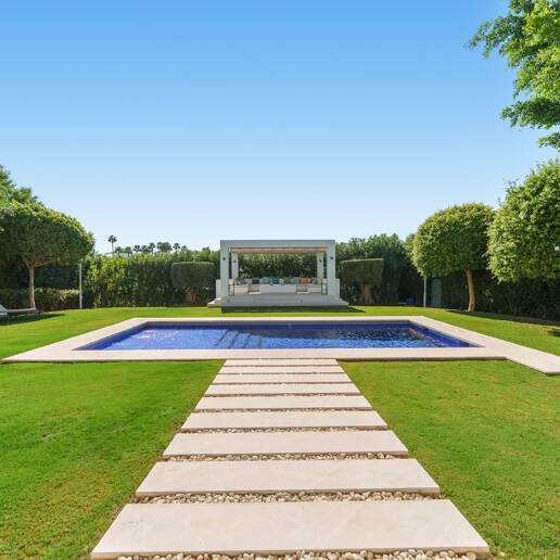 Moderne Villa in geschlossener Wohnanlage in Nueva Andalucía