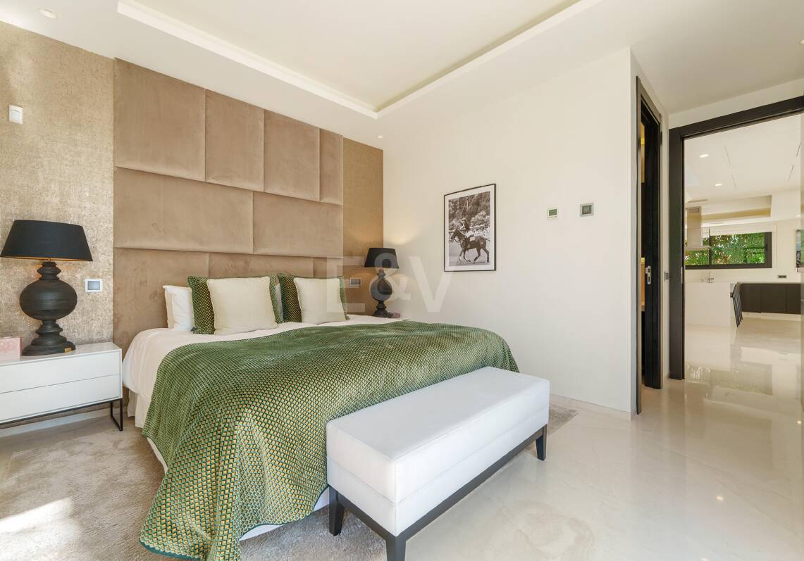 Contemporary Villa in Gated Community in Nueva Andalucía