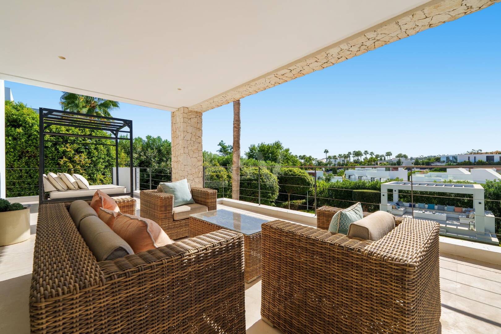 Villa contemporánea en comunidad cerrada en Nueva Andalucía