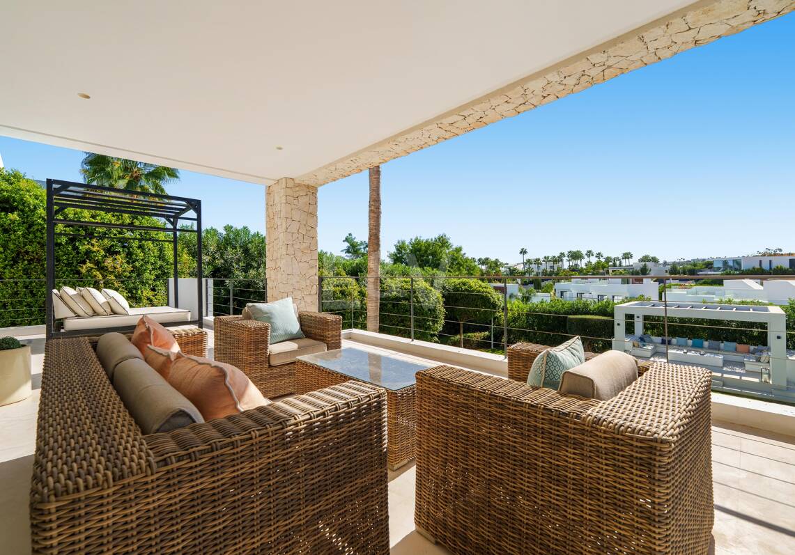 Contemporary Villa in Gated Community in Nueva Andalucía
