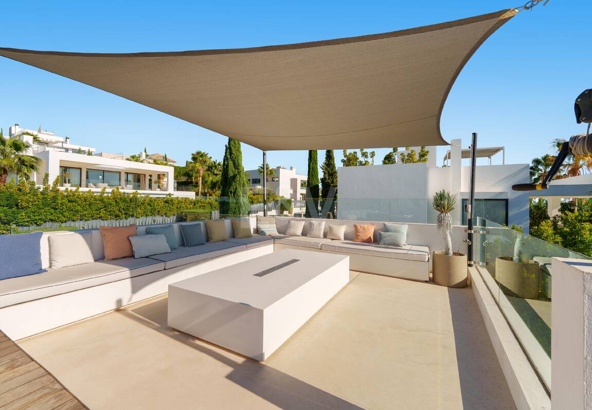 Villa contemporánea en comunidad cerrada en Nueva Andalucía