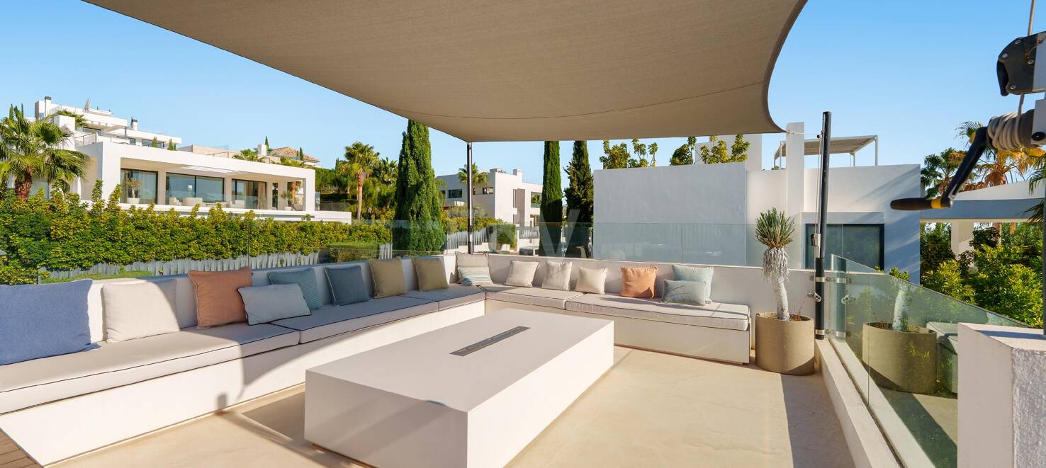 Moderne Villa in geschlossener Wohnanlage in Nueva Andalucía