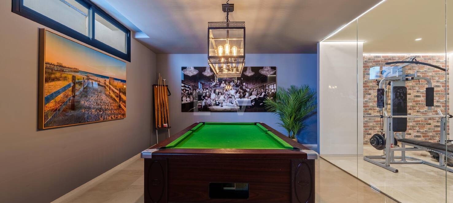 Moderne Villa in geschlossener Wohnanlage in Nueva Andalucía