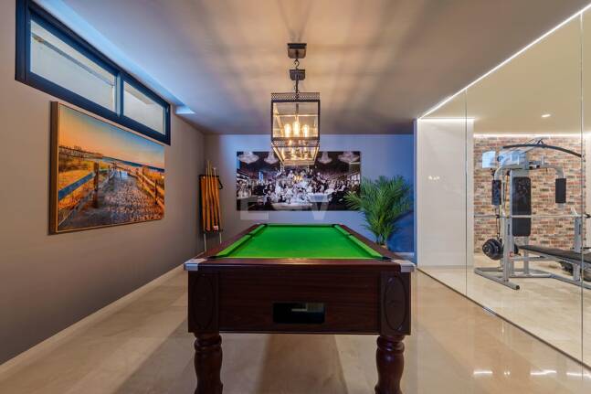 Villa contemporánea en comunidad cerrada en Nueva Andalucía