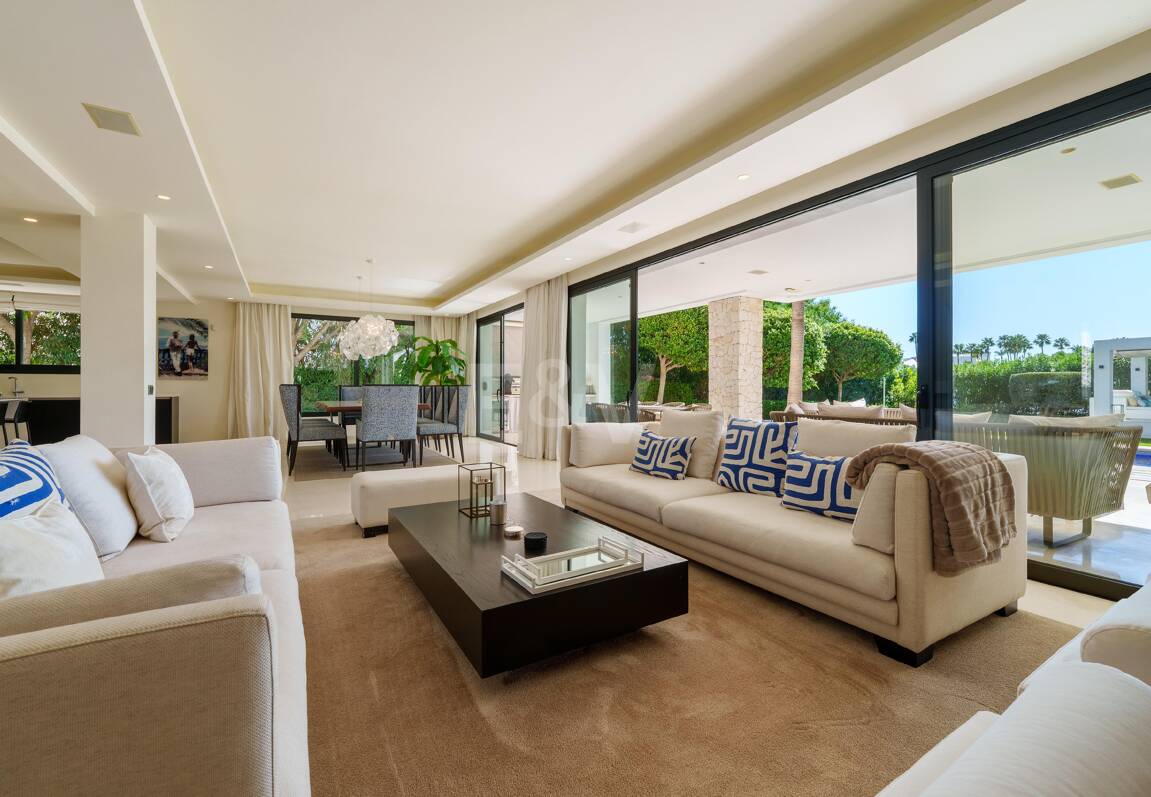 Villa contemporánea en comunidad cerrada en Nueva Andalucía