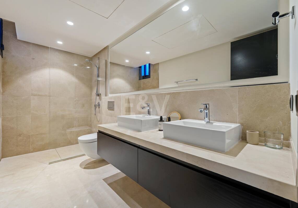 Contemporary Villa in Gated Community in Nueva Andalucía