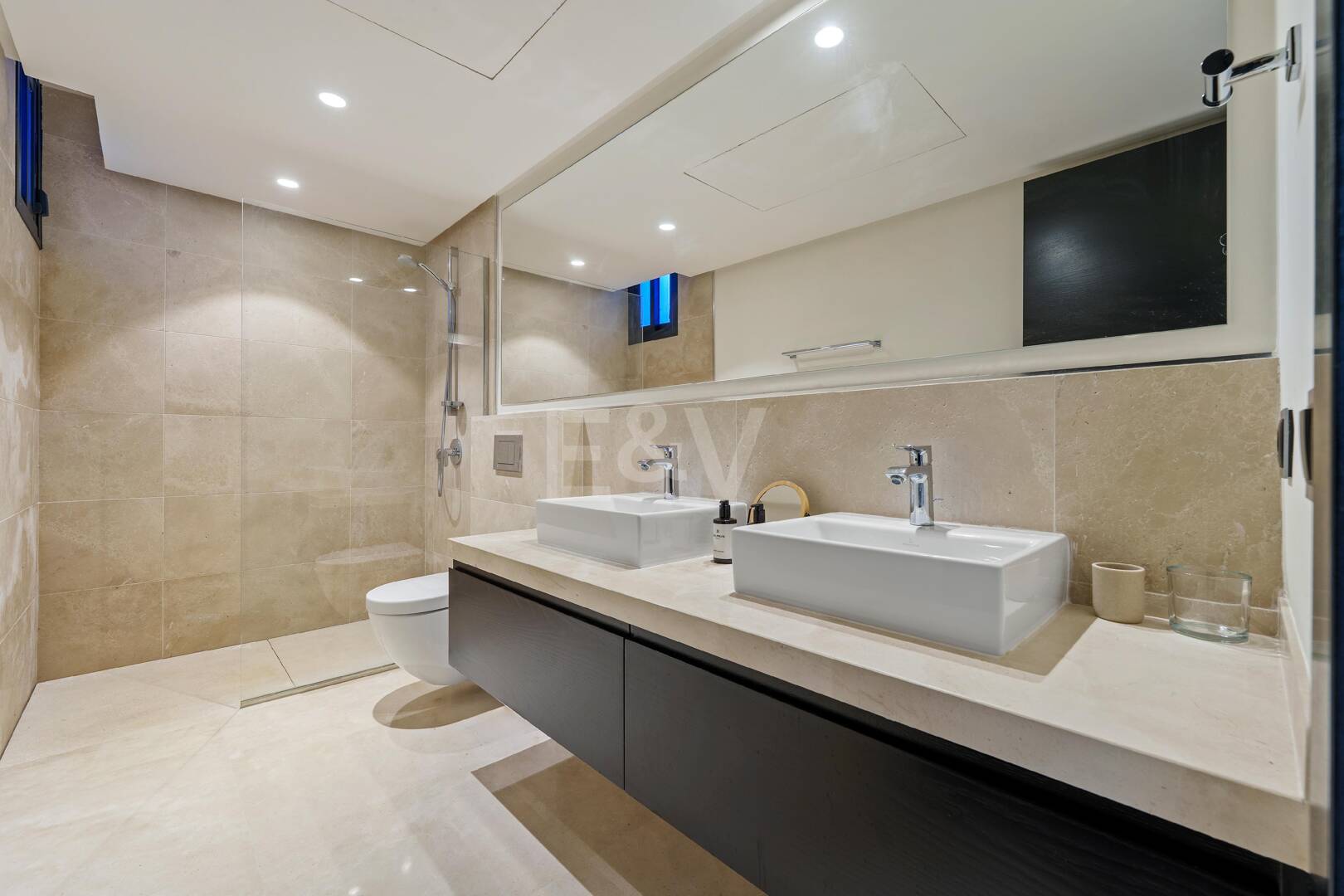 Villa contemporánea en comunidad cerrada en Nueva Andalucía