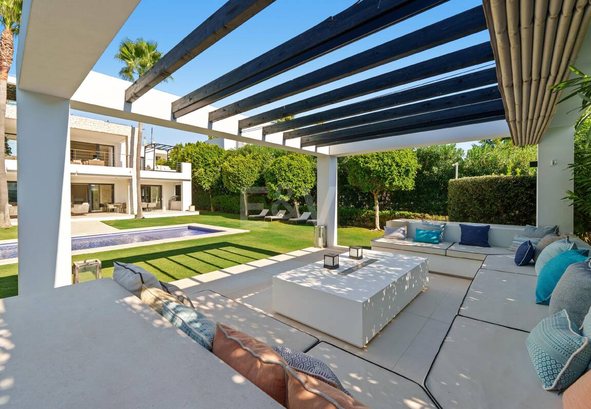 Villa contemporánea en comunidad cerrada en Nueva Andalucía