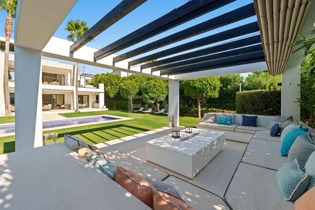 Villa contemporánea en comunidad cerrada en Nueva Andalucía