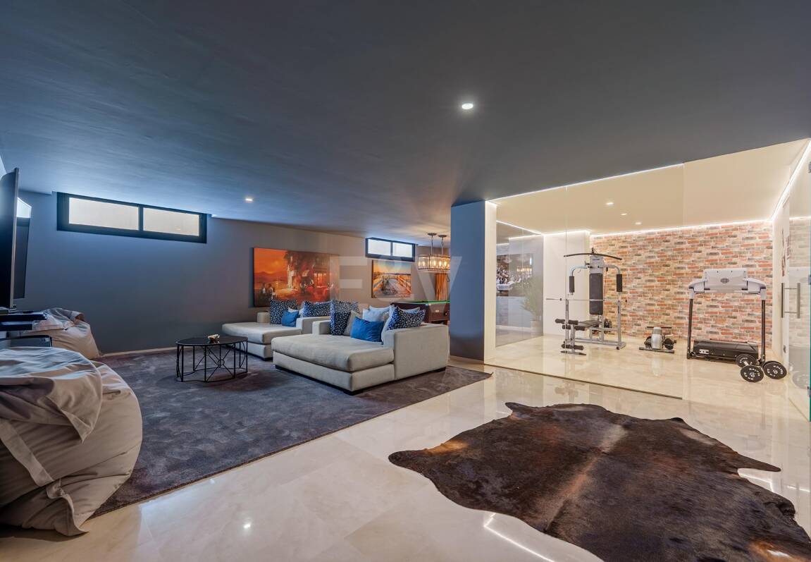 Villa contemporánea en comunidad cerrada en Nueva Andalucía