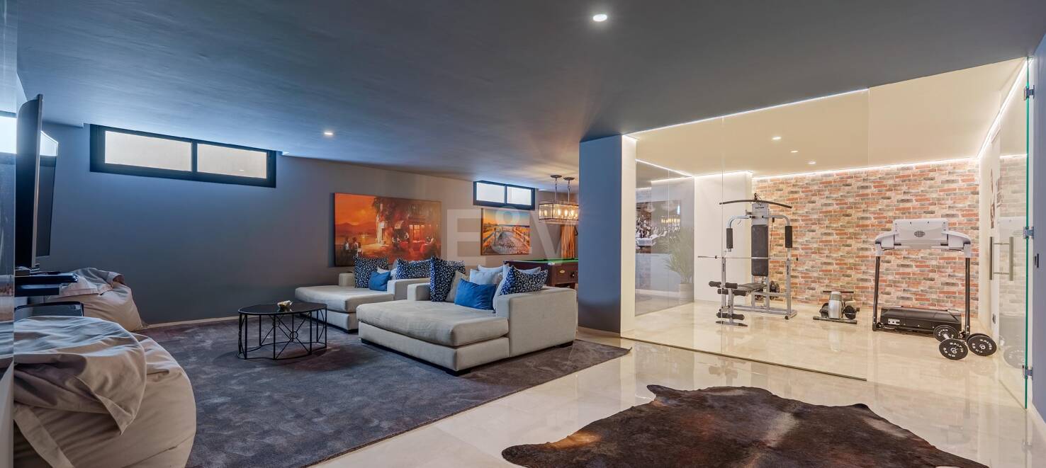 Moderne Villa in geschlossener Wohnanlage in Nueva Andalucía