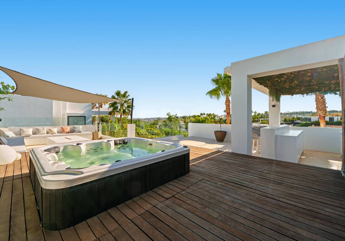 Contemporary Villa in Gated Community in Nueva Andalucía