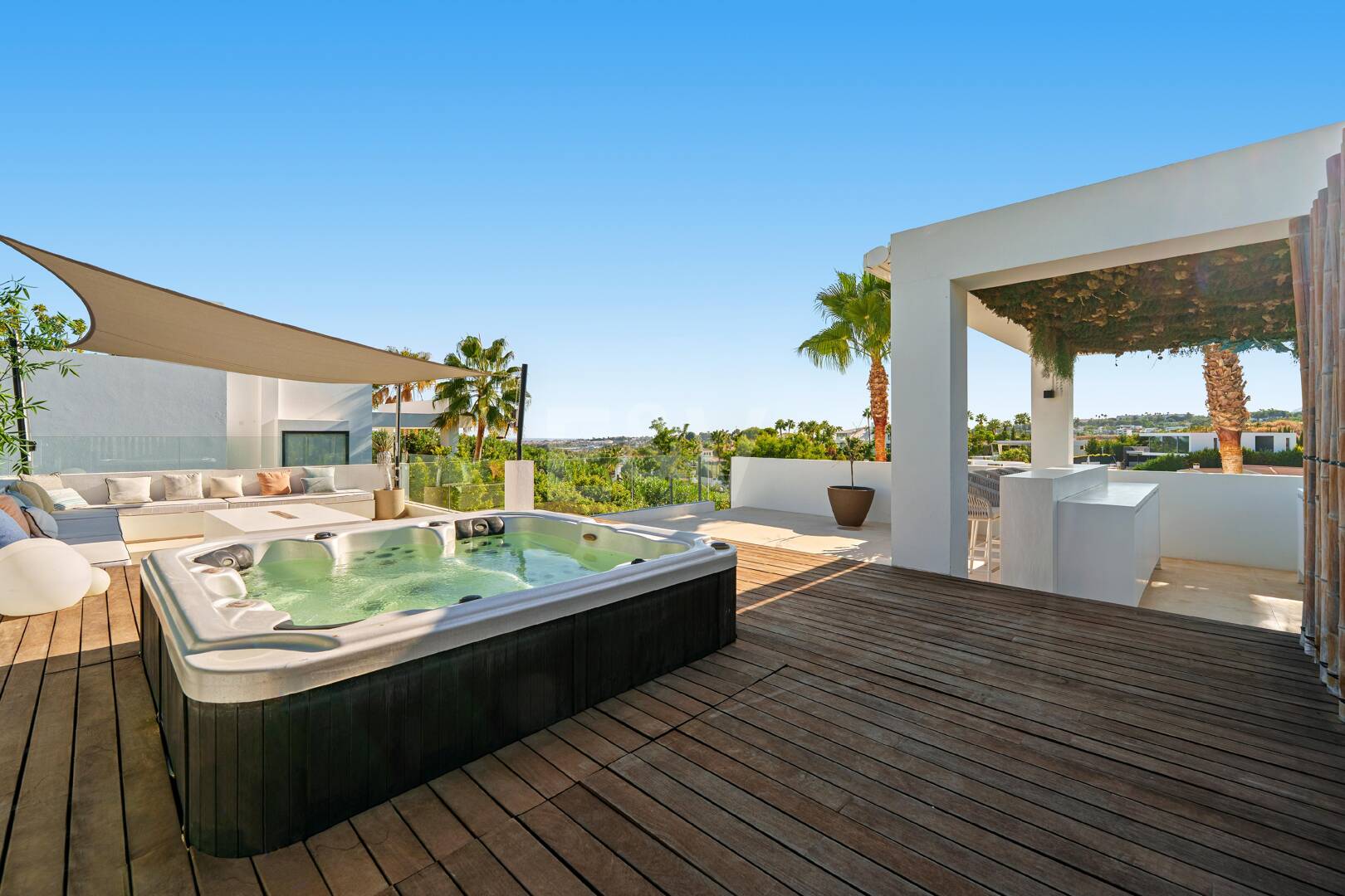 Villa contemporánea en comunidad cerrada en Nueva Andalucía