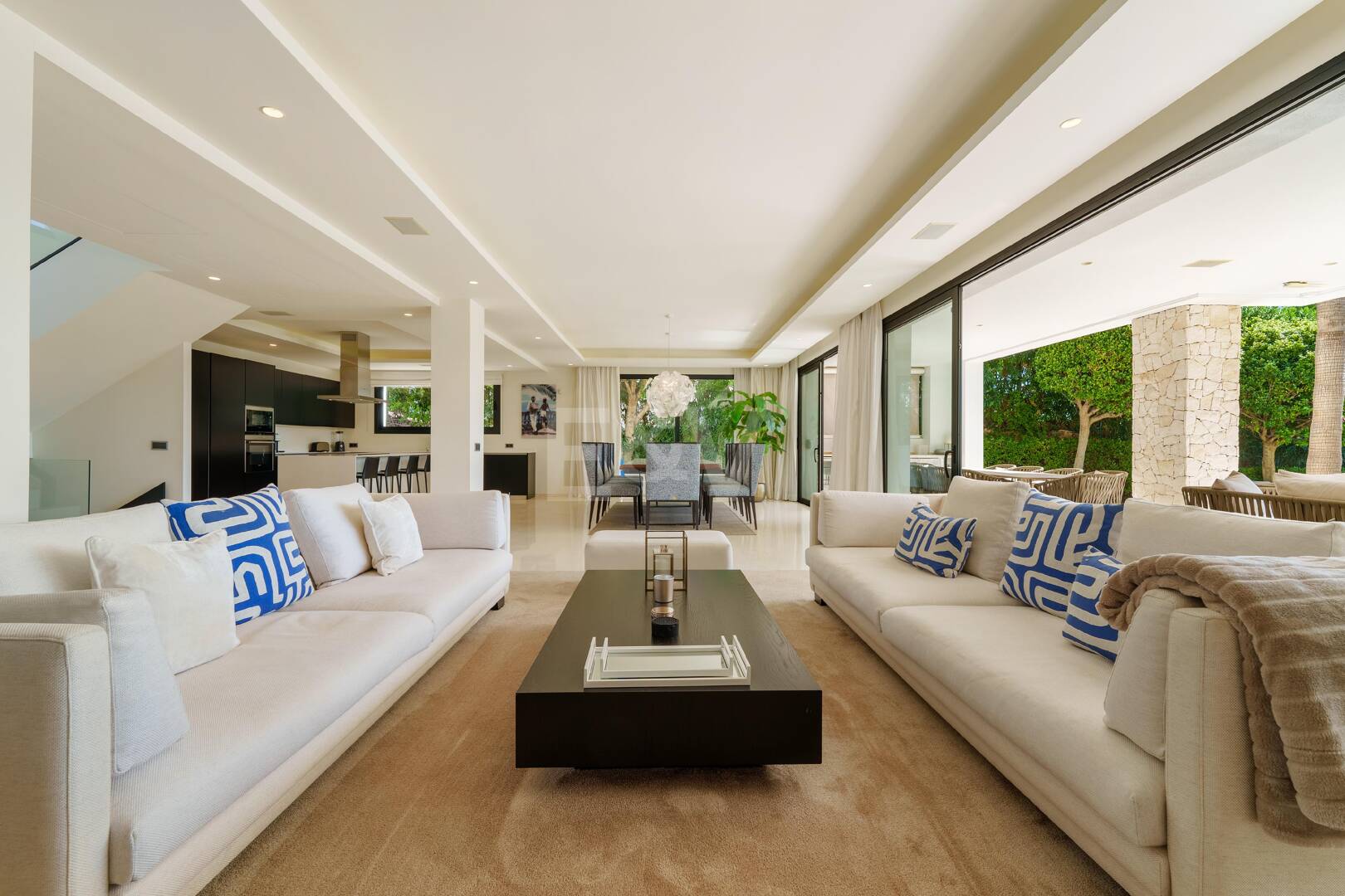 Villa contemporánea en comunidad cerrada en Nueva Andalucía