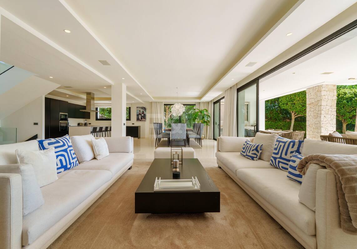 Contemporary Villa in Gated Community in Nueva Andalucía
