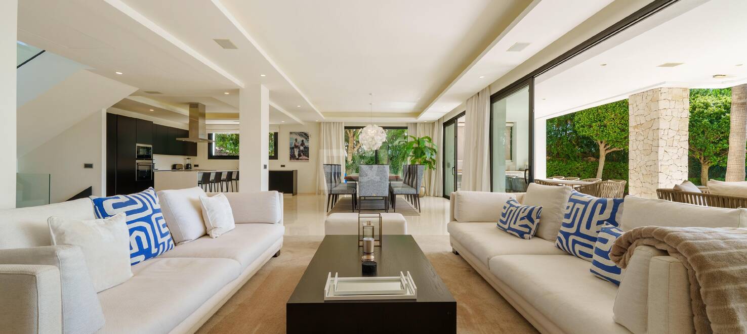 Moderne Villa in geschlossener Wohnanlage in Nueva Andalucía