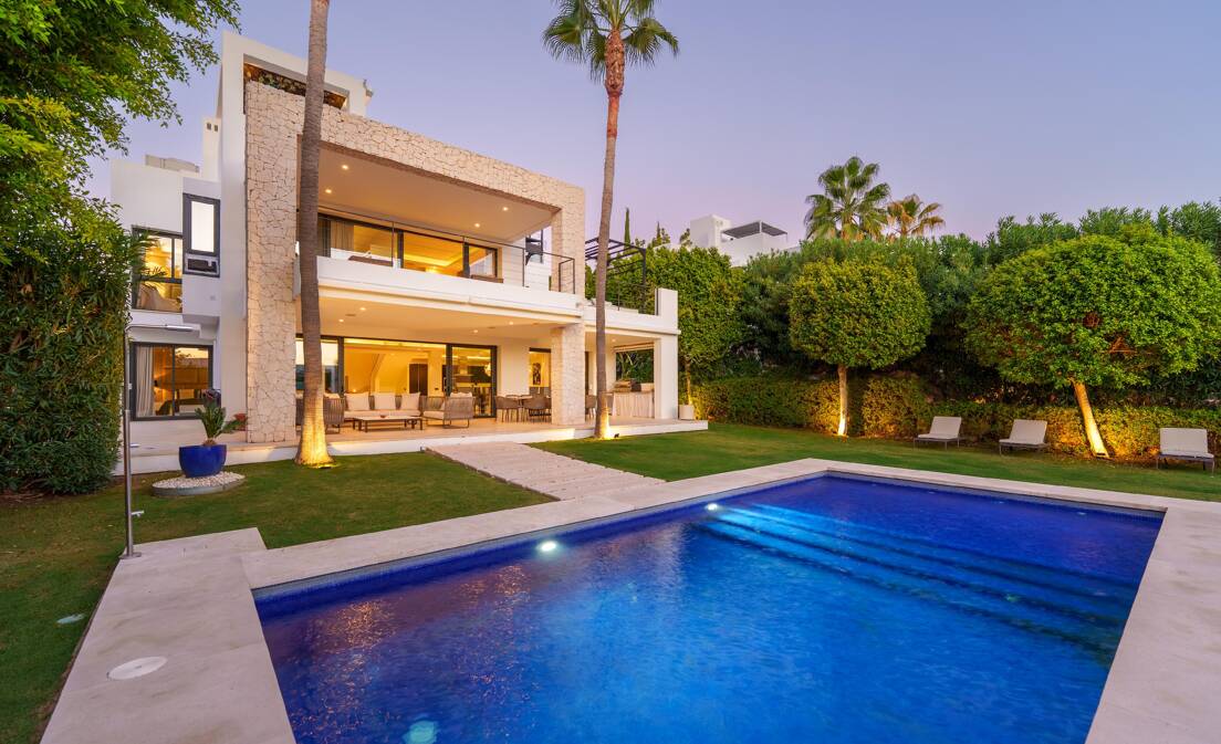 Contemporary Villa in Gated Community in Nueva Andalucía