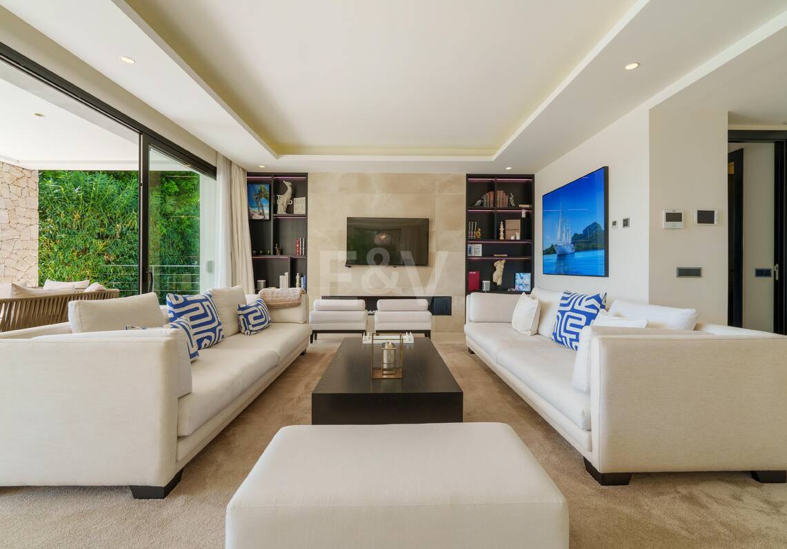 Contemporary Villa in Gated Community in Nueva Andalucía