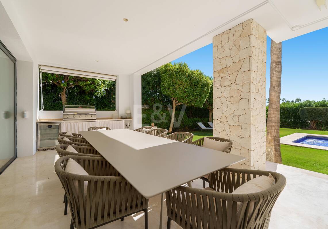 Contemporary Villa in Gated Community in Nueva Andalucía