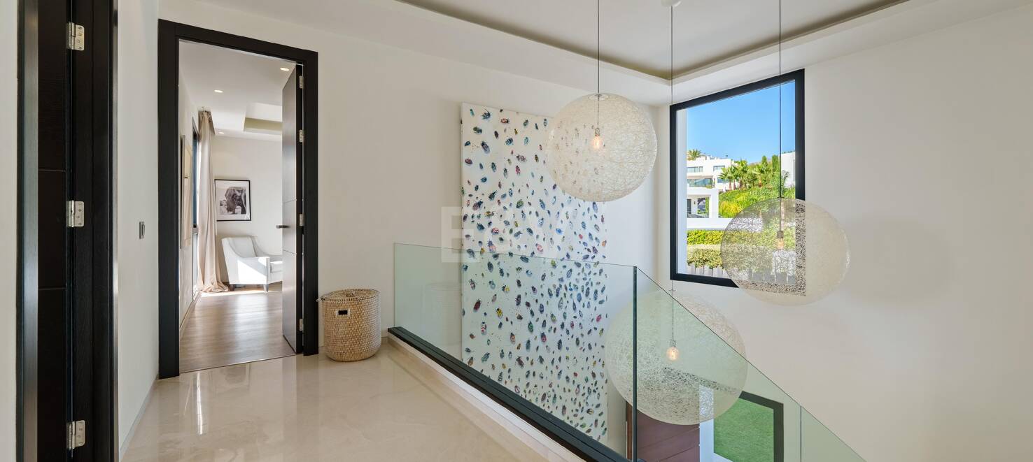 Moderne Villa in geschlossener Wohnanlage in Nueva Andalucía