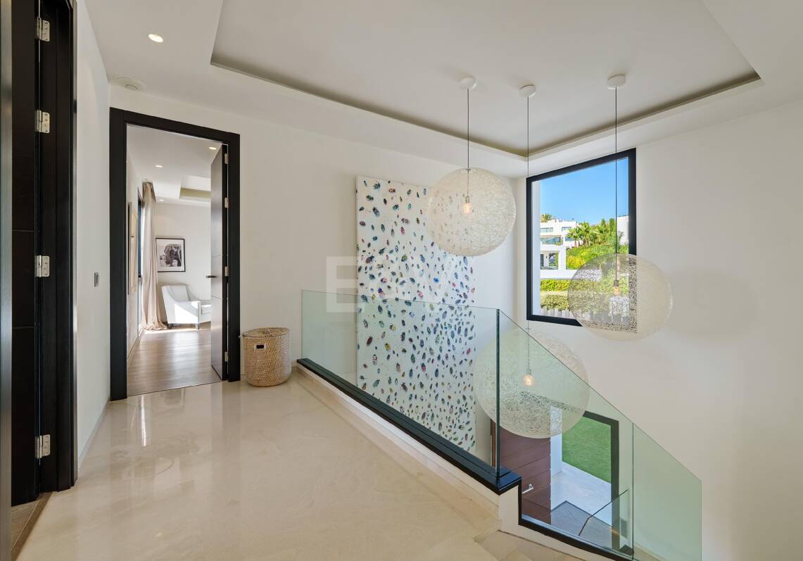 Contemporary Villa in Gated Community in Nueva Andalucía