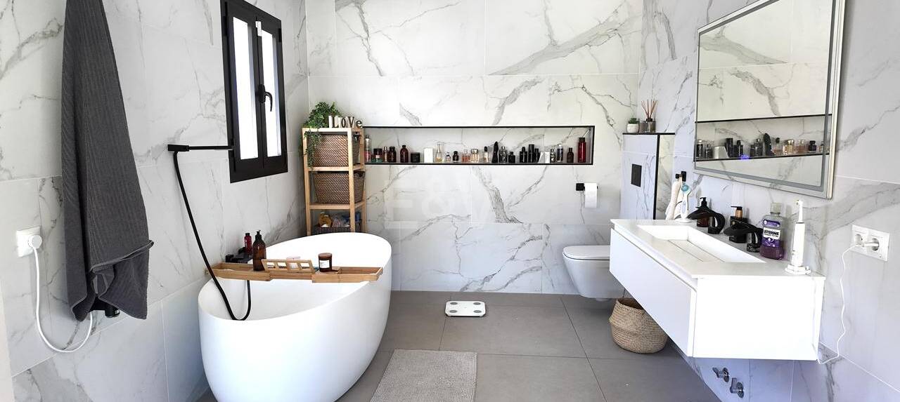 Moderne Villa zur Langzeitmiete in Guadalmina Alta