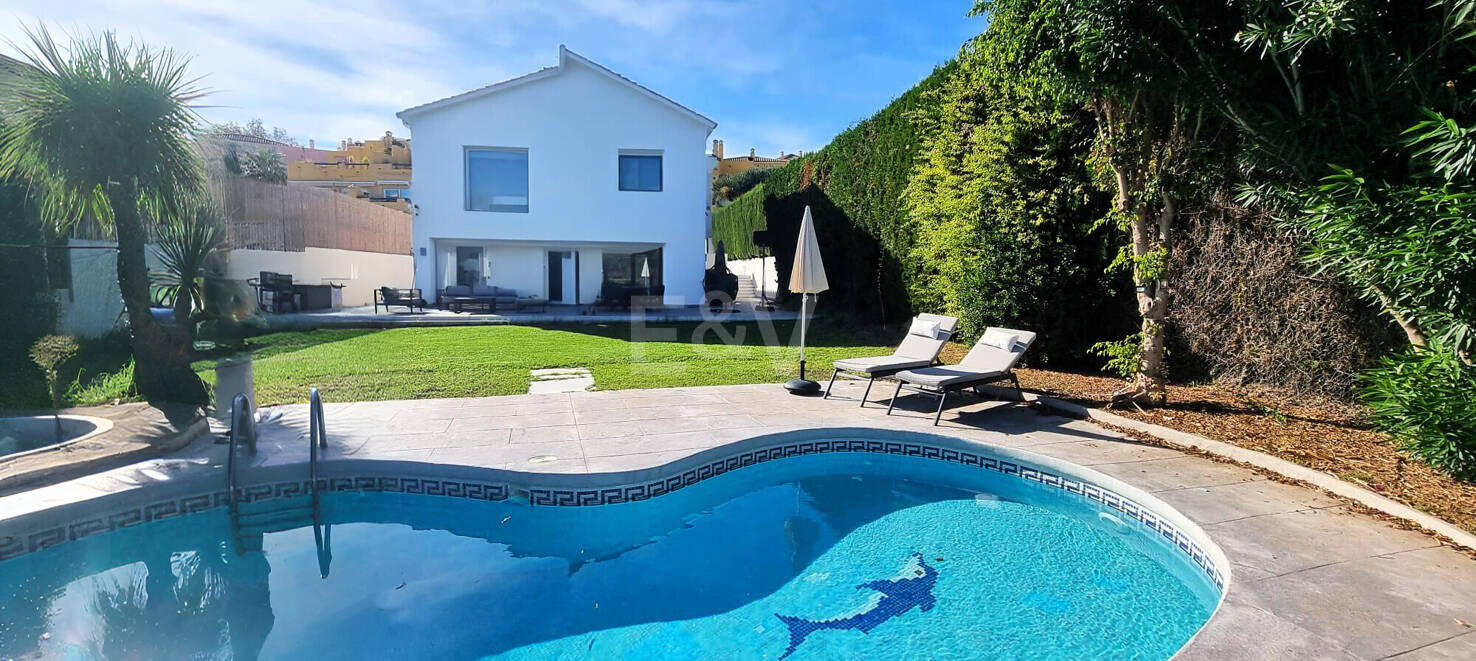 Moderne Villa zur Langzeitmiete in Guadalmina Alta