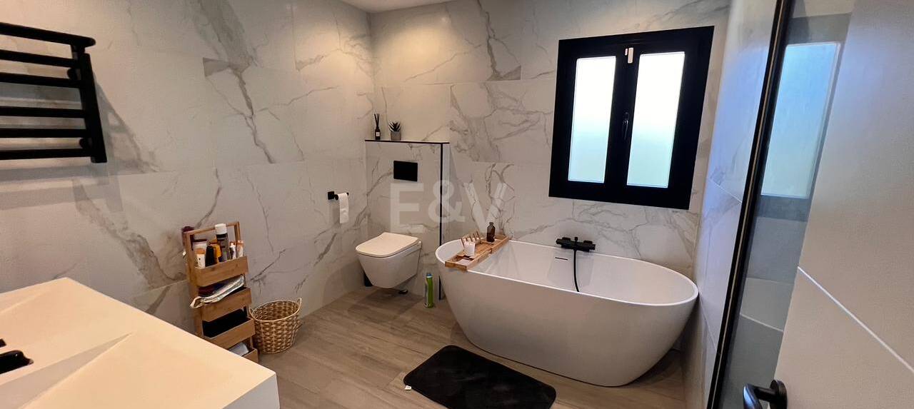 Moderne Villa zur Langzeitmiete in Guadalmina Alta