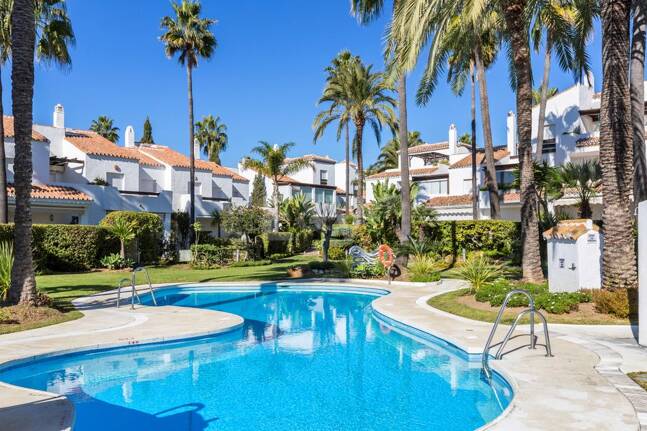 Reihenhaus zum Verkauf in Bahia de Marbella, Marbella Ost