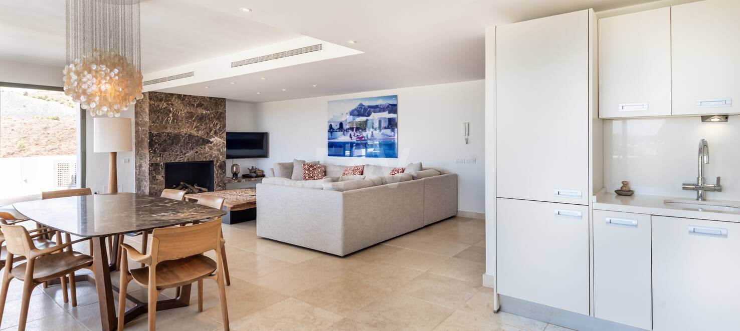 Maisonette-Penthouse mit privatem Pool und Blick auf Meer und Golfplatz