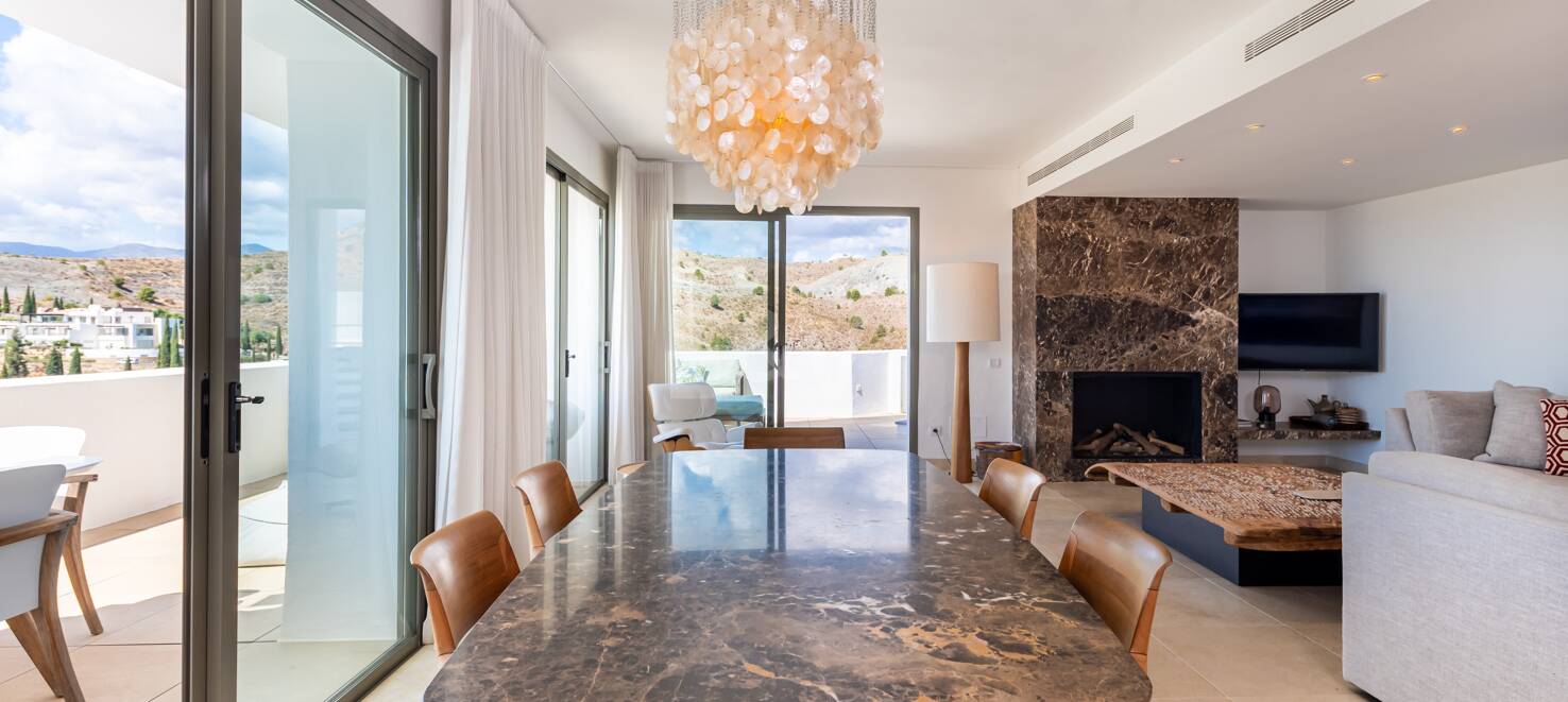 Maisonette-Penthouse mit privatem Pool und Blick auf Meer und Golfplatz