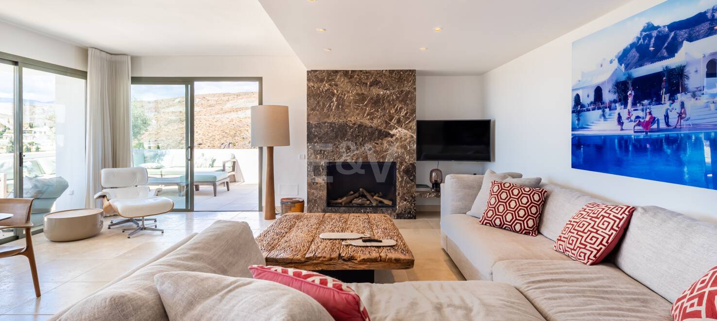 Maisonette-Penthouse mit privatem Pool und Blick auf Meer und Golfplatz